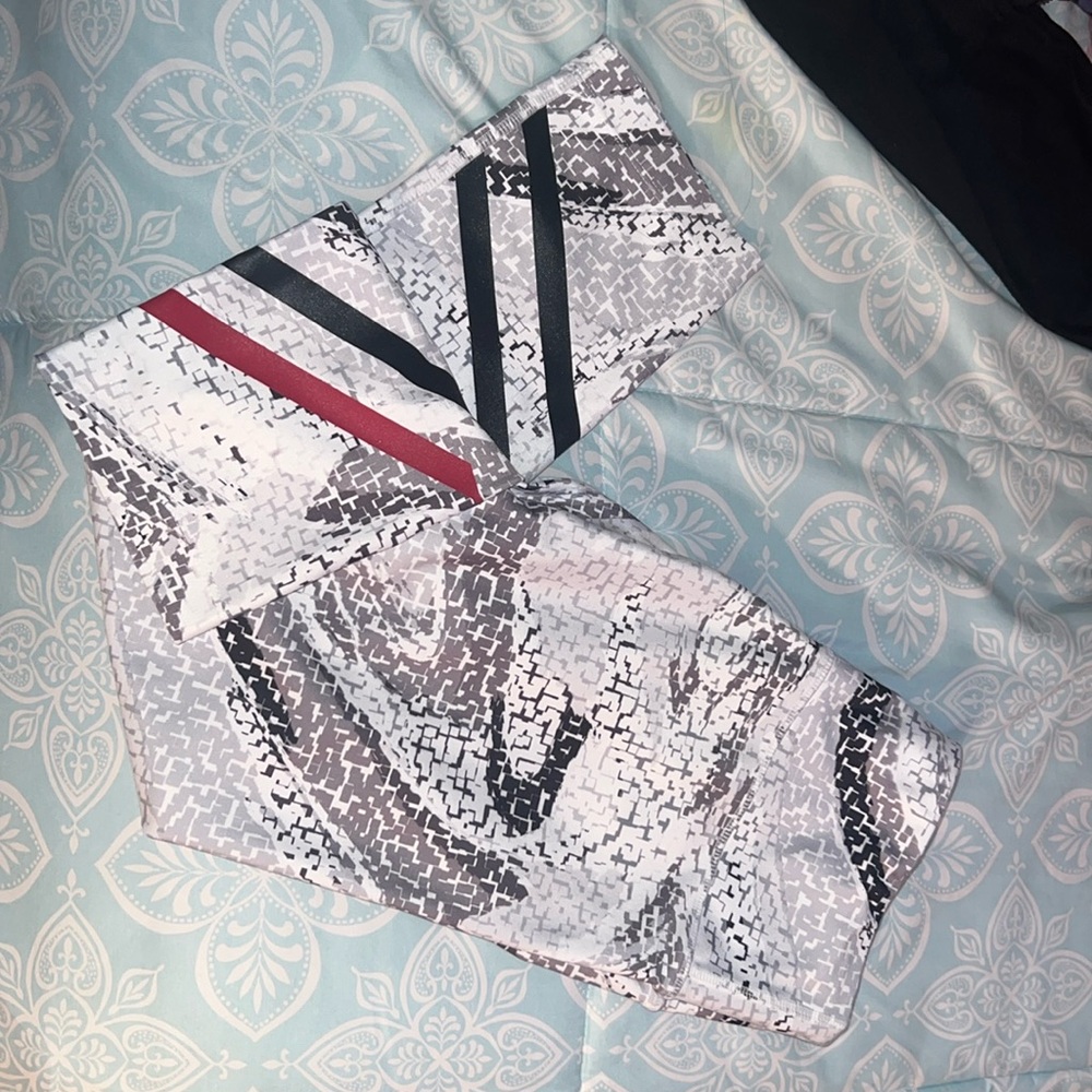 XS workout patterned leggings